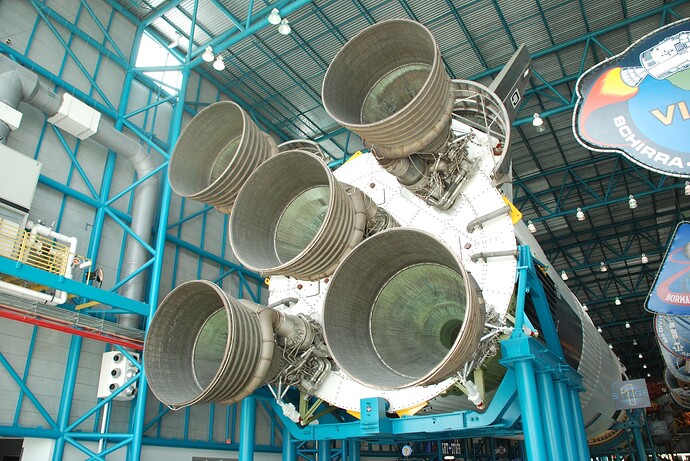 SaturnV_Stage1_Engines